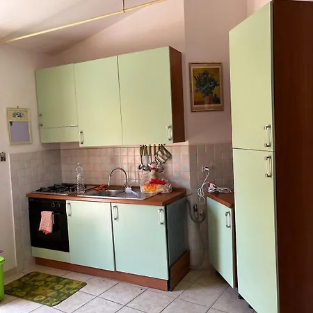 Casa Al Piano Terra Con Salone E Due Da Letto