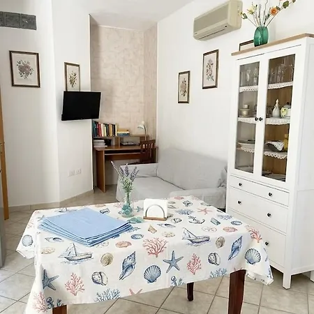 Casa Al Piano Terra Con 2 Da Letto, Parcheggio Privato E Piscina Condominiale * Villasimius