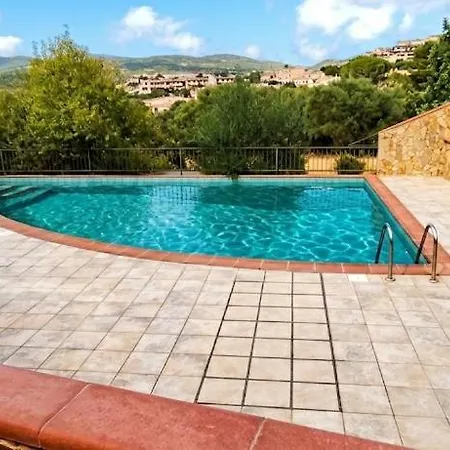 Casa Al Piano Terra Con 2 Da Letto, Parcheggio Privato E Piscina Condominiale * Villasimius