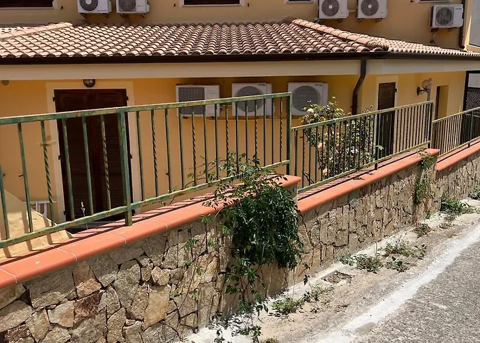 Casa Al Piano Terra Con Salone E Due Da Letto * 빌라시미우스