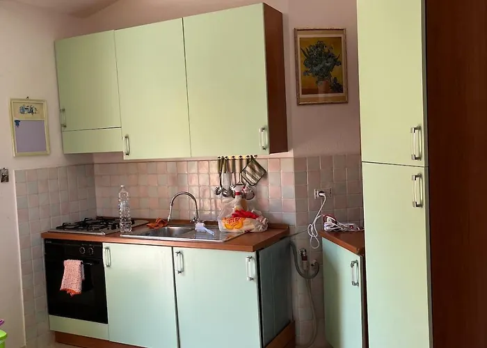 Casa Al Piano Terra Con Salone E Due Da Letto